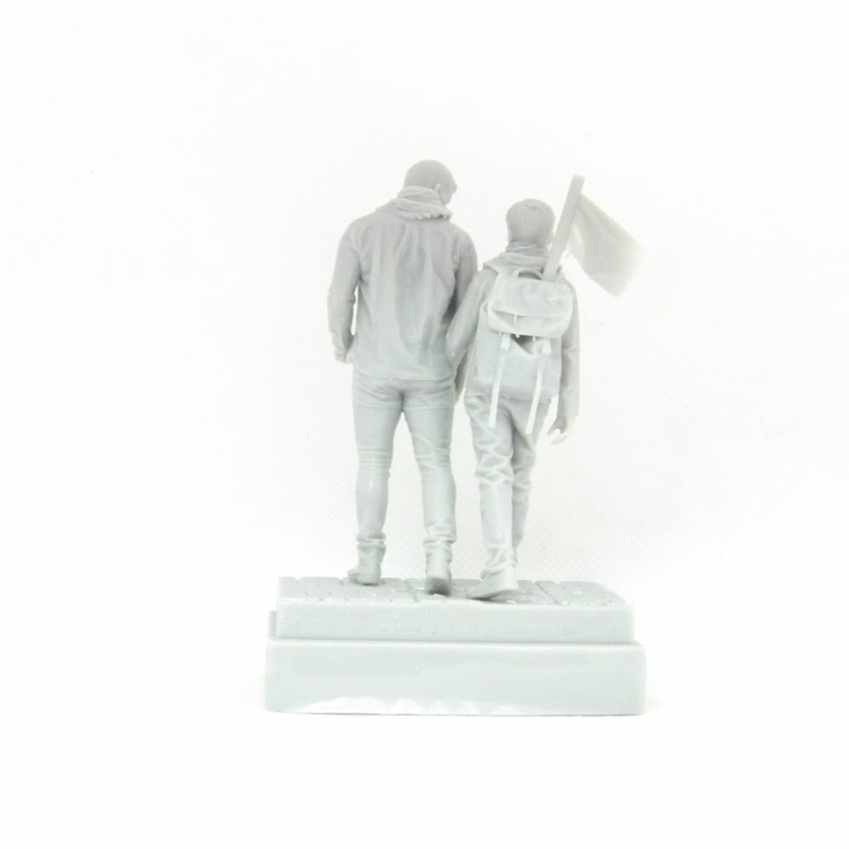 Statuina Di padre in figlio in resina